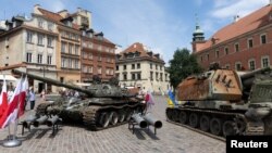 Russian artillery captured by Ukraine go on display in Poland