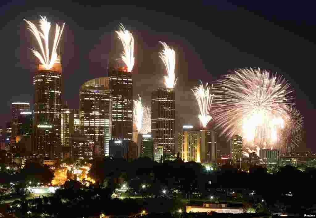 Ausralia - Spectacol de lumini şi focuri de artificii la Sydney. 1 ianuarie 2013 (REUTERS/David Gray)