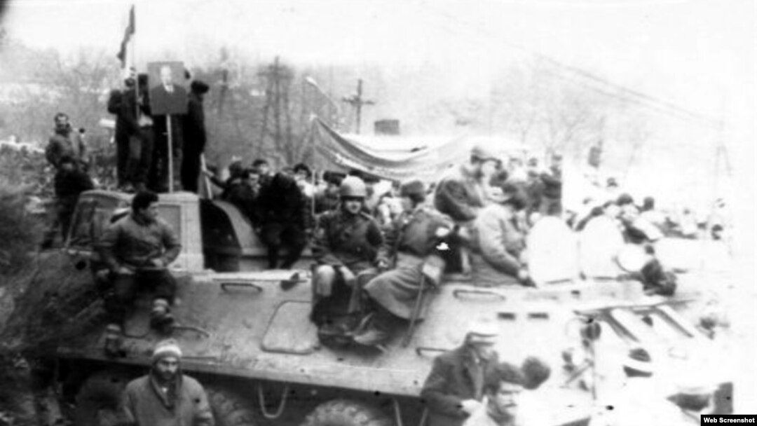 27 лет назад горстка молодых людей, образовав живую цепь, остановила колонну грузинских националистов на подступах к Цхинвалу