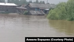 Вторая волна наводнения в посёлке Полинчет в Тайшетском районе Приангарья