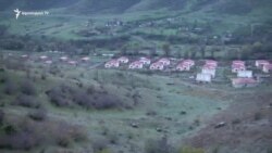 Չնայած ռուս զինվորականի հորդորին՝ Աղավնոյից հայկական դրոշները չեն հեռացվել