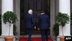 Лідери США та Китаю провели чотиригодинні переговори, які мали на меті запобігти переростанню напруженості у конфлікт між найбільшими економіками світу