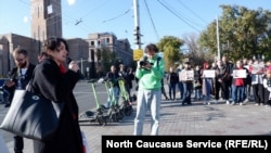 Выступление Алипат на митинге в Ереване в поддержку первого берлинского антивоенного марша