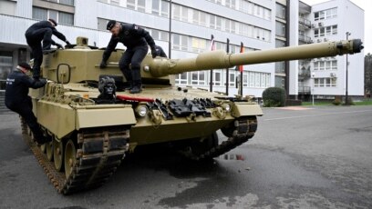 Германия ще предаде свои танкове Леопард 2 на Украйна изданието