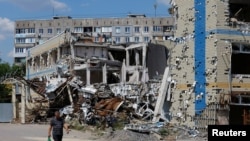 Зруйновані будівлі в окупованому РФ Маріуполі, серпень 2023 року
