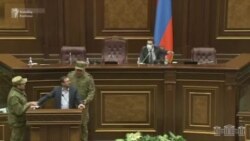 Ermənistan parlamentində insident