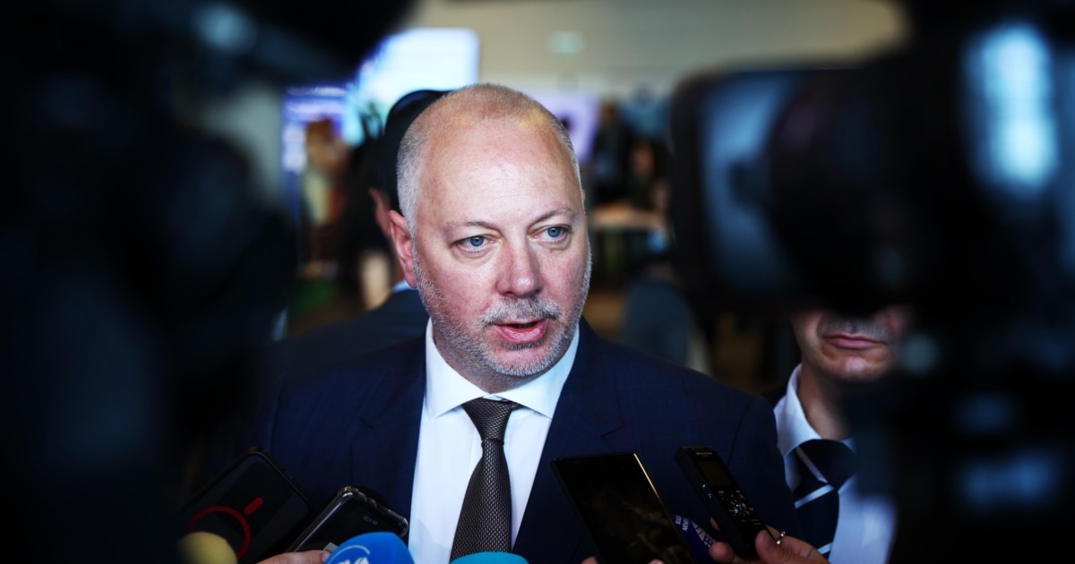 Дванайсетима служители на българското посолство в Техеран и още петима