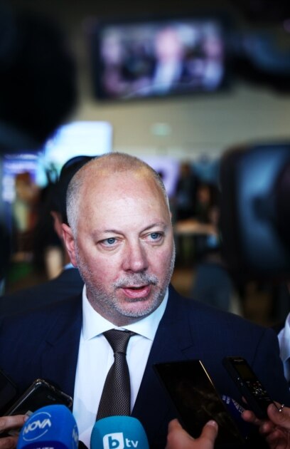 Дванайсетима служители на българското посолство в Техеран и още петима