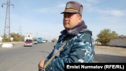 Кыргызский милиционер с автоматом. Ош. Иллюстративное фото. 