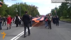 «Георгіївський» прапор завдовжки 100 метрів розгорнули проросійські активісти у Харкові