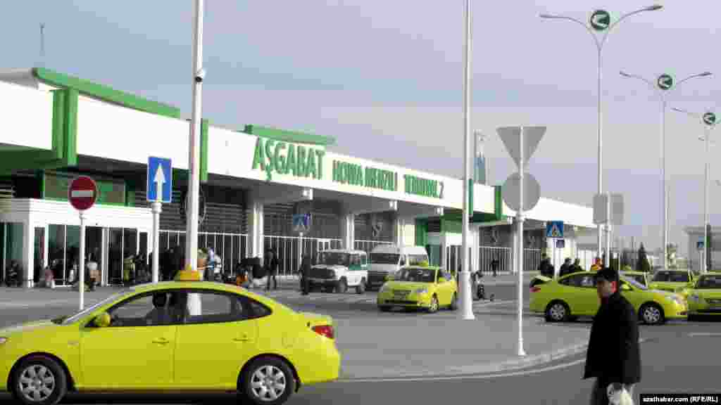 Aşgabadyň howa menzili. Terminal 2.