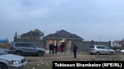 Улан Саляновдун үйү. Сүрөт 6-ноябрда тартылган.