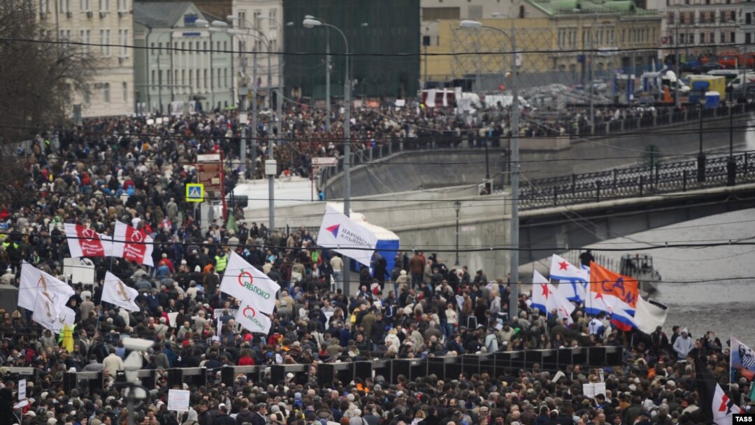 Москва. 6 мая 2013. Перед началом митинга оппозиции в поддержку арестованных по "болотному делу".
