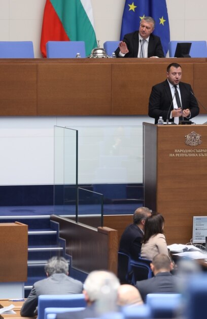 След няколко години опити късно в четвъртък парламентът прие Закона