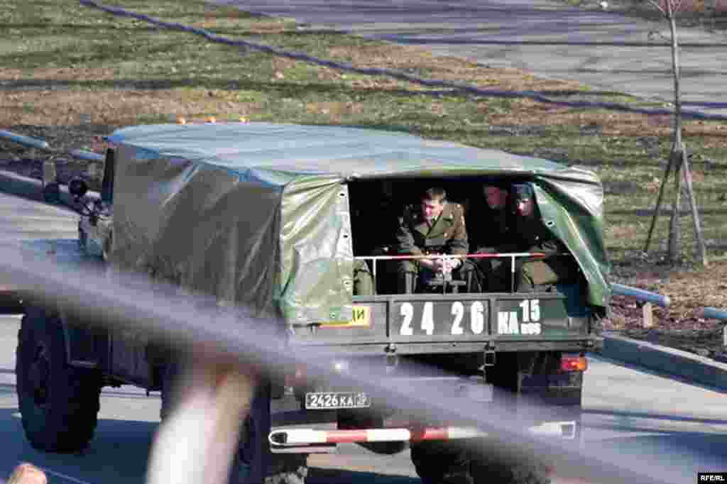 и они отправились в часть.