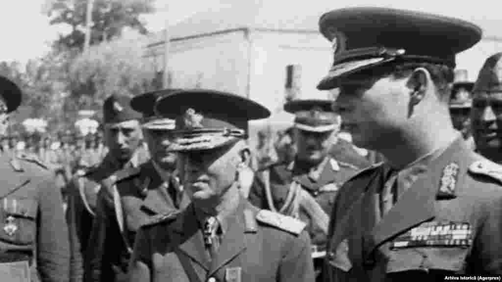 Mareșalul Ion Antonescu, conducătorul statului și al Armatei, era adeptul continuării alianței cu Germania lui Hitler. El se temea că o renunțare la alianța cu Germania va face ca România să fie ocupată de sovietici, cu efecte devastatoare pentru țară.