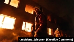 Також постраждали шість людей, серед яких є 16-річний хлопець. Трьох поранених медики госпіталізували