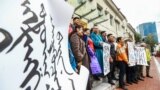 Mongolians protest at the Ministry of Foreign Affairs in Ulaanbaatar, the capital of Mongolia, against China's plan to introduce Mandarin-only classes at schools in the neighbouring Chinese province of Inner Mongolia on August 31, 2020. - China announced 