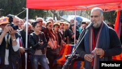 Armenia - Opposition leader Raffi Hovannisian holds a news conference in Yerevan's Liberty Square, 21Mar2013.