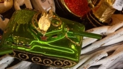 Tenkovi na jelki: U Rusiji ove godine u ponudi vojni ukrasi