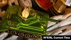 Tenkovi na jelki: U Rusiji ove godine u ponudi vojni ukrasi