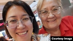 Aygerim Tleujanova anası ilə