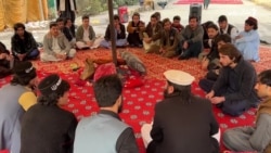 د پېښور پوهنتون زدکوونکو د خپلو ۲ ورکو ملګرو موندلو لپاره پرلت وهلی دی