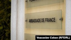 „საფრანგეთი აგრძელებს ქართველი ხალხის გვერდით დგომას დამოუკიდებლობის, დემოკრატიისა და ევროპისკენ მის სწრაფვაში“, - აცხადებს საფრანგეთის საელჩო.