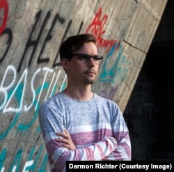 Darmon Richter, a brit író és fotós, aki a csernobili zóna kutatójaként is ismert.