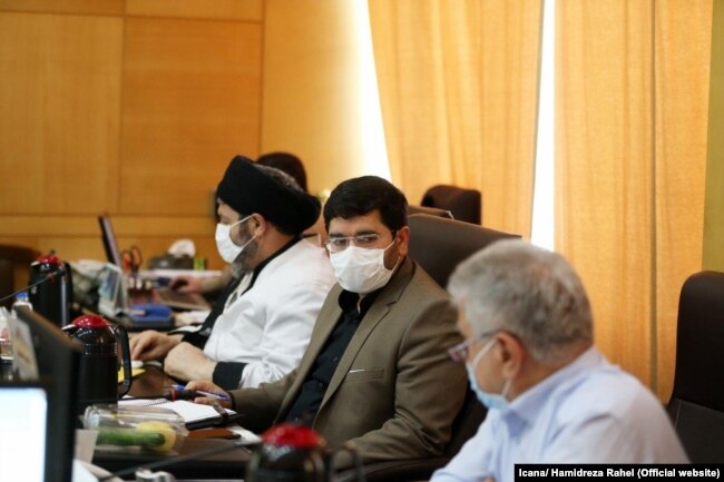 حسین باغگلی در نشستی با یکی از کمیسیون‌های مجلس