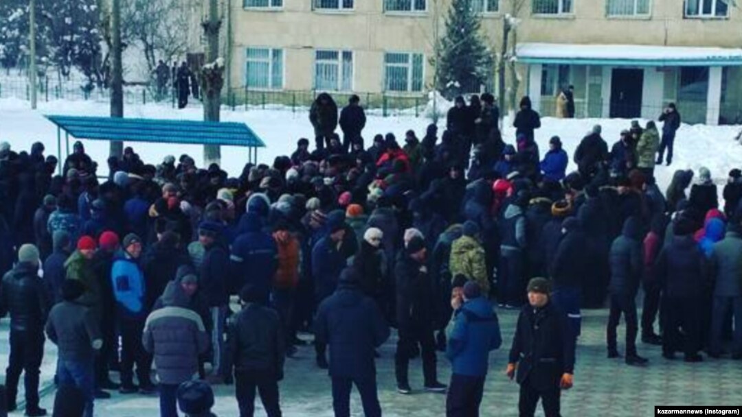 Буга чейинки митингдерден тартылган сүрөт