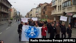 Протестен марш на лекарите специјалисти од Клинички центри од Македонија пред Владата на Република Македонија. 08 декември.2012.