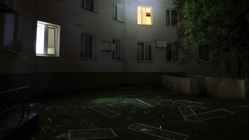 Київ під атакою балістики: дві людини загинули, шість постраждали, пошкоджений пологовий