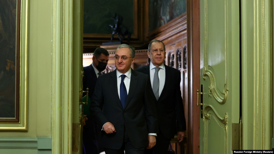 Մոսկվայում Մնացականյանը մասնավորապես քննարկում է Ղարաբաղում ստեղծված իրավիճակը: