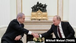 Премьер-министр Израиля Биньямин Нетаньяху (л) и президент России Владимир Путин, Москва, 27 февраля 2019 года