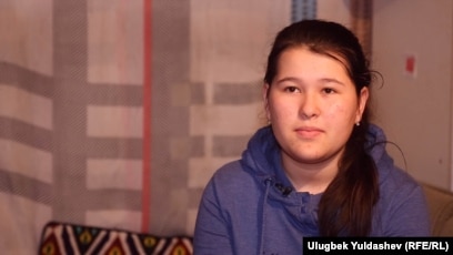 Semiz ayolning eshagida