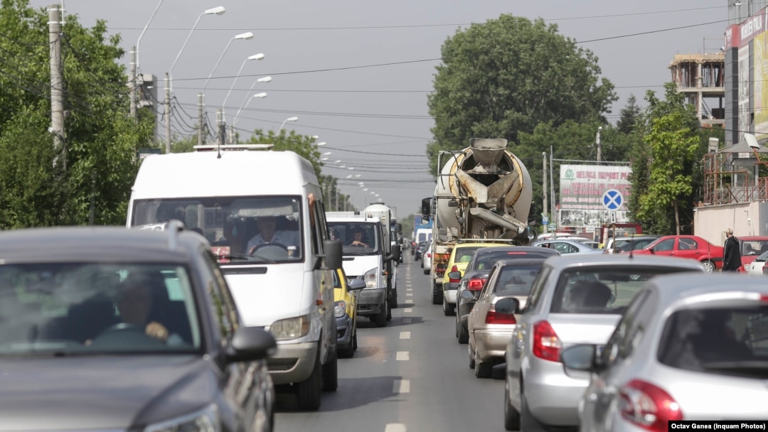 Vinieta Oxigen nu ține cont de mărimea motoarelor mașinilor și nici de proprietarii de mașini vechi care locuiesc în centrul Capitalei.