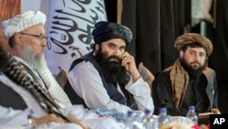 برخی از مقام‌های طالبان در مراسم دهمین سالگرد مرگ ملا محمد عمر، رهبر پیشین طالبان در کابل، ۱۱ مه ۲۰۲۳