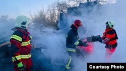 მაშველები ხარკოვში რუსეთის ჯარების იერიშის შემდეგ. 19 აპრილი, 2026. 