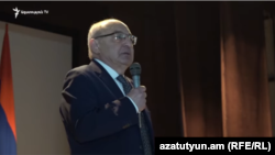 Кандидат на пост премьер-министра от «Движения за спасение отечества» Вазген Манукян