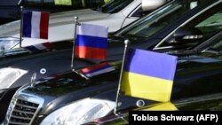 Раніше Плетнер і Бонн відвідали Москву, де вони зустрічалися із заступником голови адміністрації Путіна Дмитром Козаком
