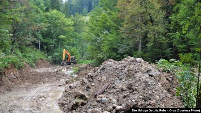 Iz federalnog ministarstva kažu kako su koncesije za manje hidroenergetske objekte (snage do pet MW) definirane kantonalnim zakonima (na fotografiji gradnja mini hidroelektrane na rijeci Ugar)