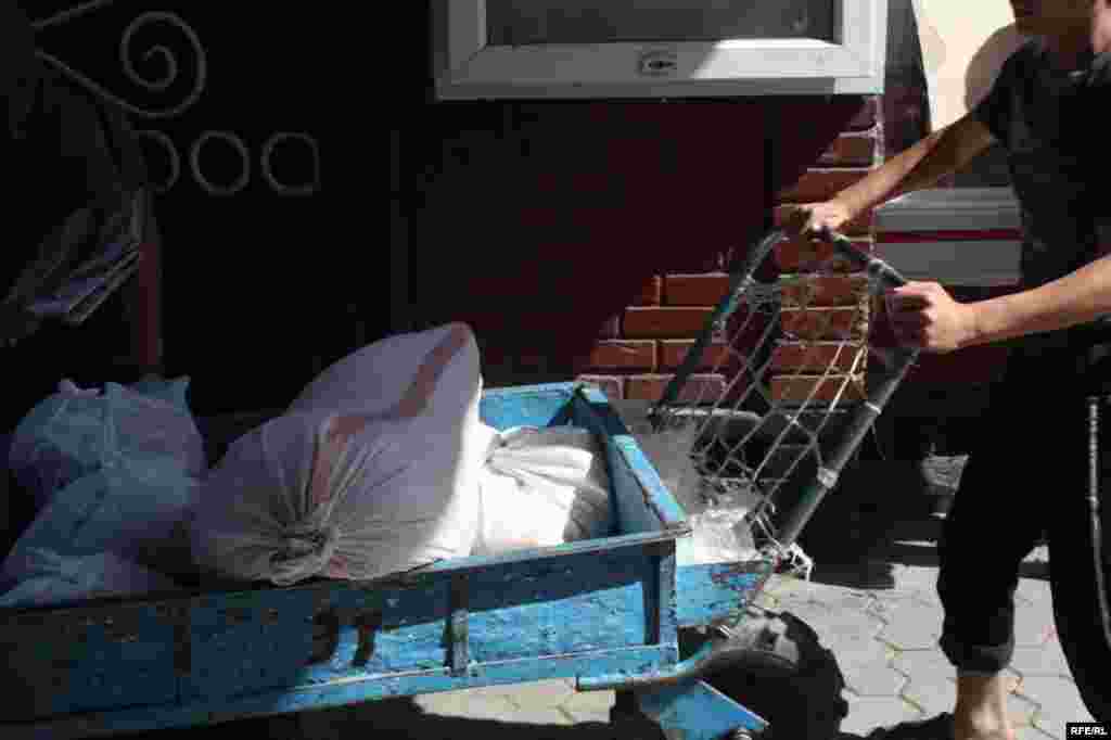 Дар орзуи арзонӣ #52