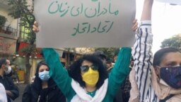 نرگس محمدی از اوائل دهه هشتاد به‌تناوب زندانی شده است