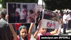 Armenia -- Armenian Yazidi children hold posters during a protest action in front of the Prime Minister's Office, Yerevan, 14 August 2014 