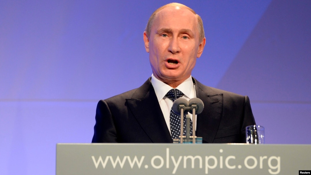 Владимир Путин Сочиялда Олимпиадаялъул халкъаздагьоркьосеб комитеталда цебе калам гьабулаго, 06Фев2014