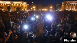 Armenia -- Opposition leader Nikol Pashinian addresses a rally in Yerevan's Republic Square, 17Apr2018.