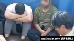 Russiýada saklanan türkmenistanly migrantlar (arhiw suraty)