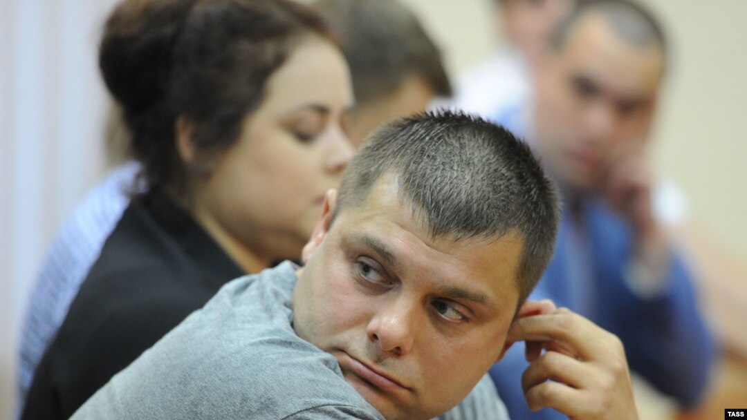 Петр Офицеров по время суда в Кирове, 18 июля