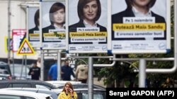 Afișe cu Maia Sandu, la Chișinău, în timpul campaniei electorale pentru alegerile prezidențiale